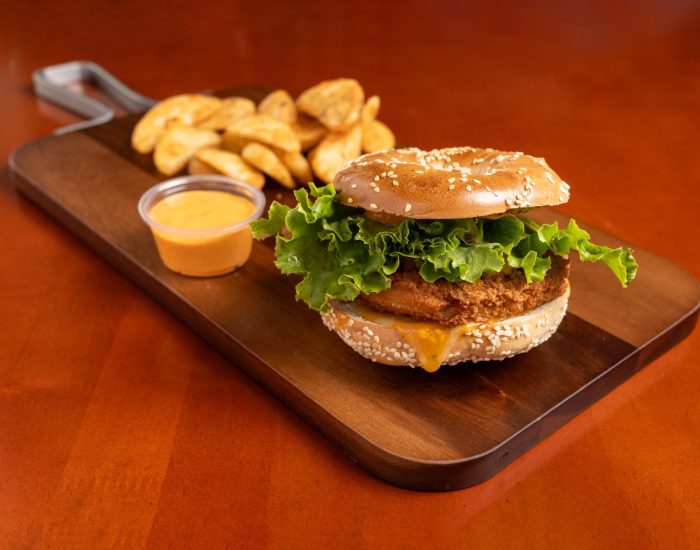 Burger de poulet sur bagel