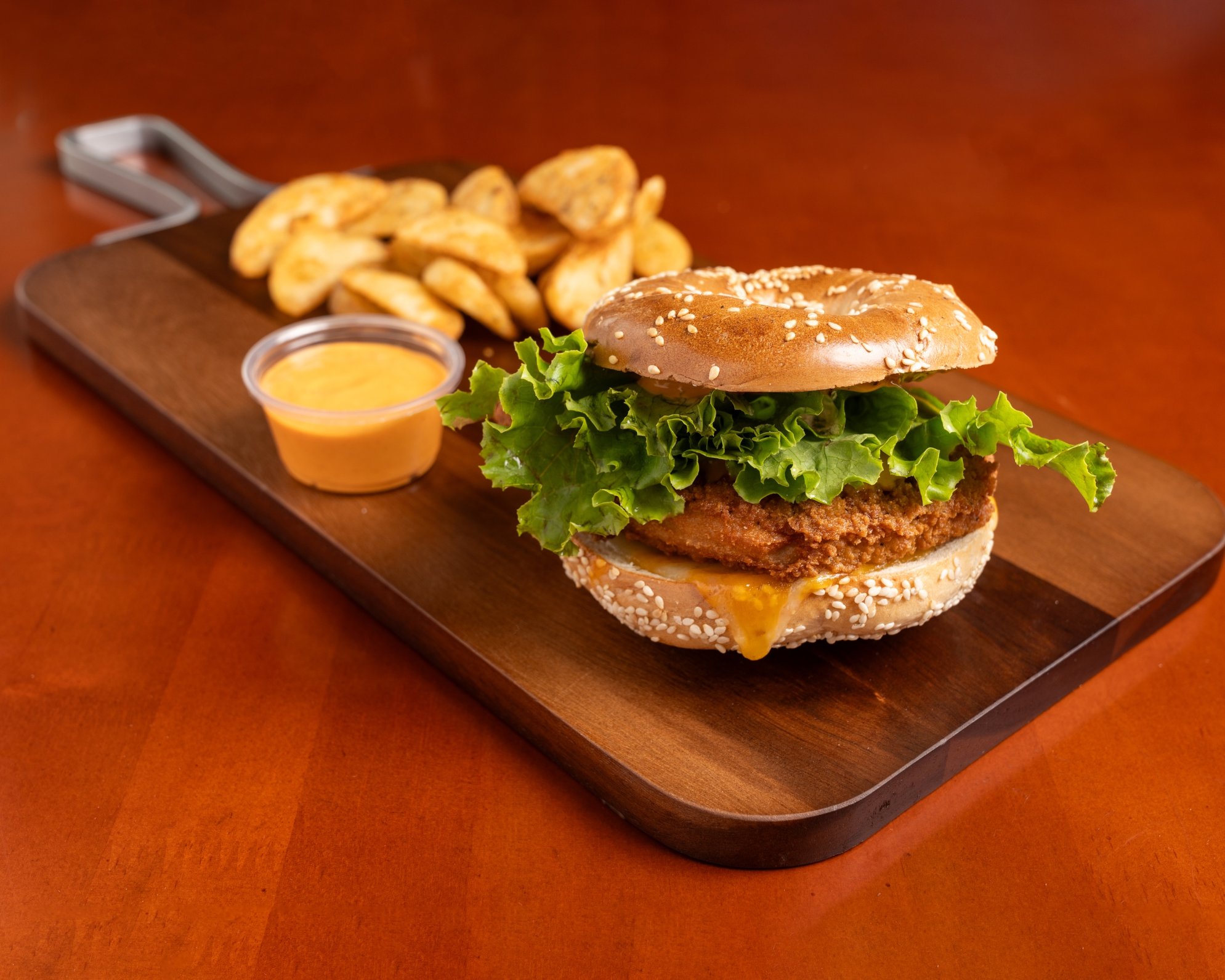Burger de poulet sur bagel